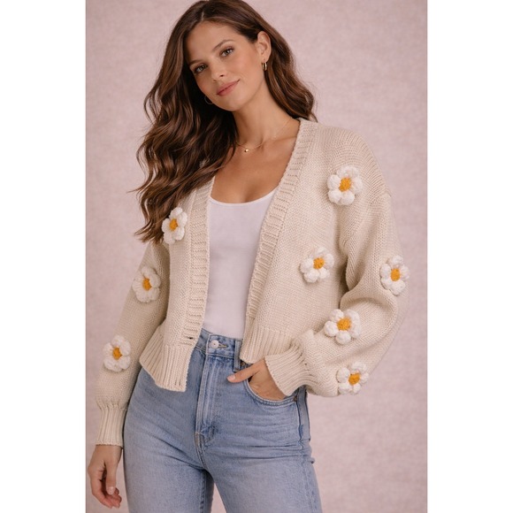 new in Sweaters - New in Cream Knit Daisy Cardigan Sweater Size S Puffy Daisy Applique Whimsical